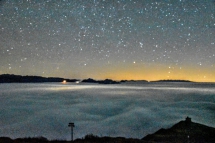 Sopra le stelle sotto le nuvole Notturna di Halloween in Guglielmo